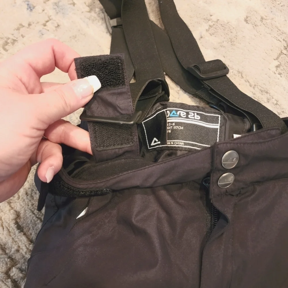 Dare2b snow pants‎ with removable suspenders.
